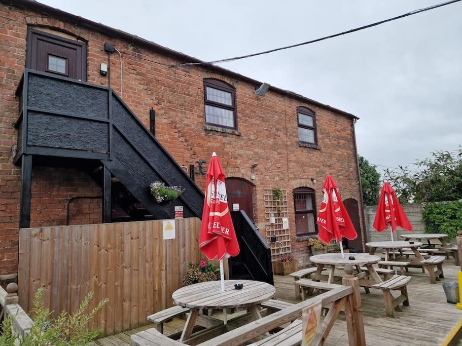 Joiners Arms - Studio Apartments Market Drayton Buitenkant foto